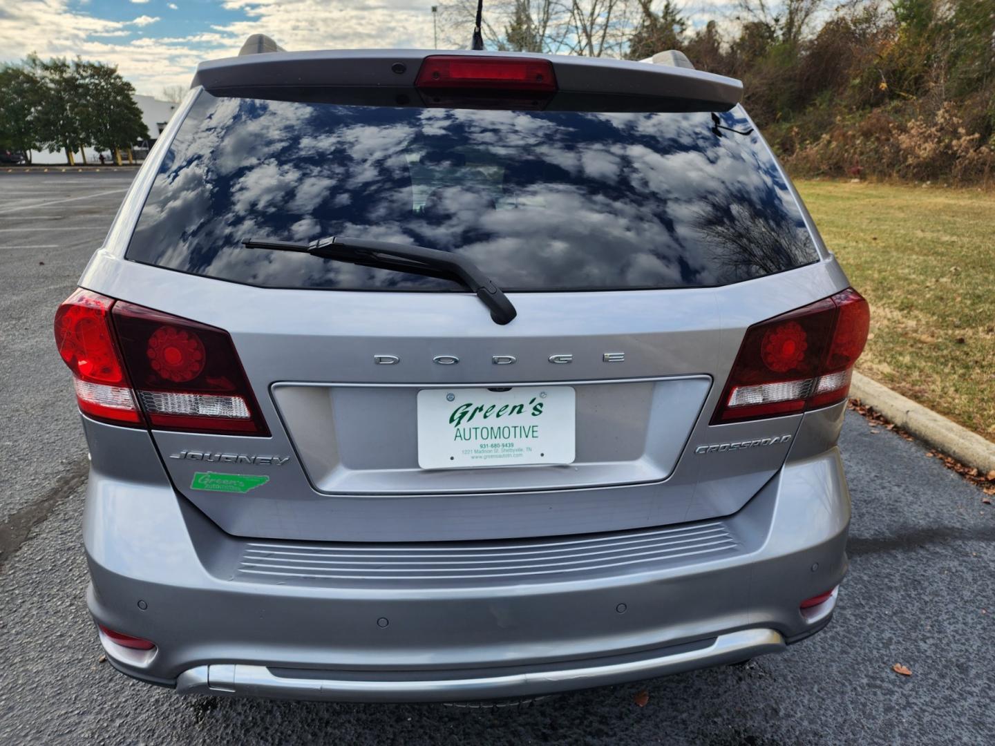 2016 Gray /Black Dodge Journey Crossroad FWD (3C4PDCGB9GT) with an 2.4L L4 DOHC 16V engine, 4A transmission, located at 1221 Madison St., Shelbyville, TN, 37160, (931) 680-9439, 0.000000, 0.000000 - Photo#2